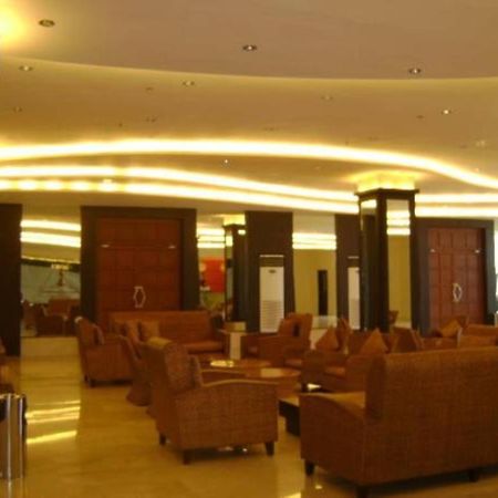 พามูลินาเว็นโฮเต็ล Hotel ลาวัก ภายนอก รูปภาพ